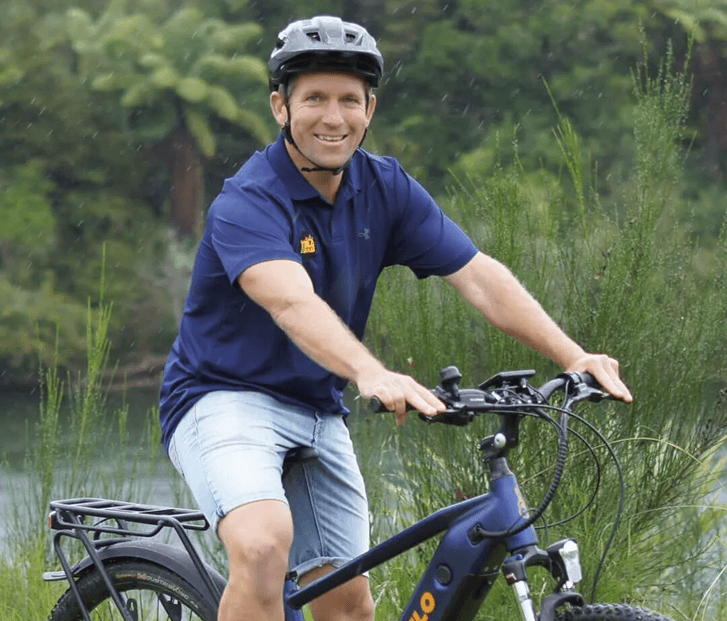 MY0820-Agent-photos-for-website-1080x1080-Neil-Parkinson 1